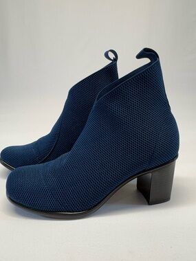 Charleston Shoe Co Telfair Elastic Knit Ankle Boots Blue Size 7 NWOT